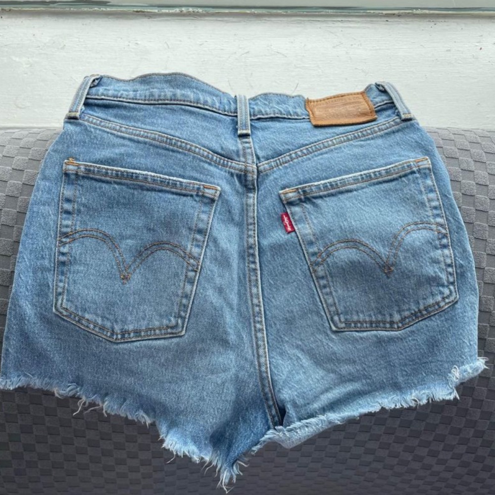 Levi jean shorts - high waisted